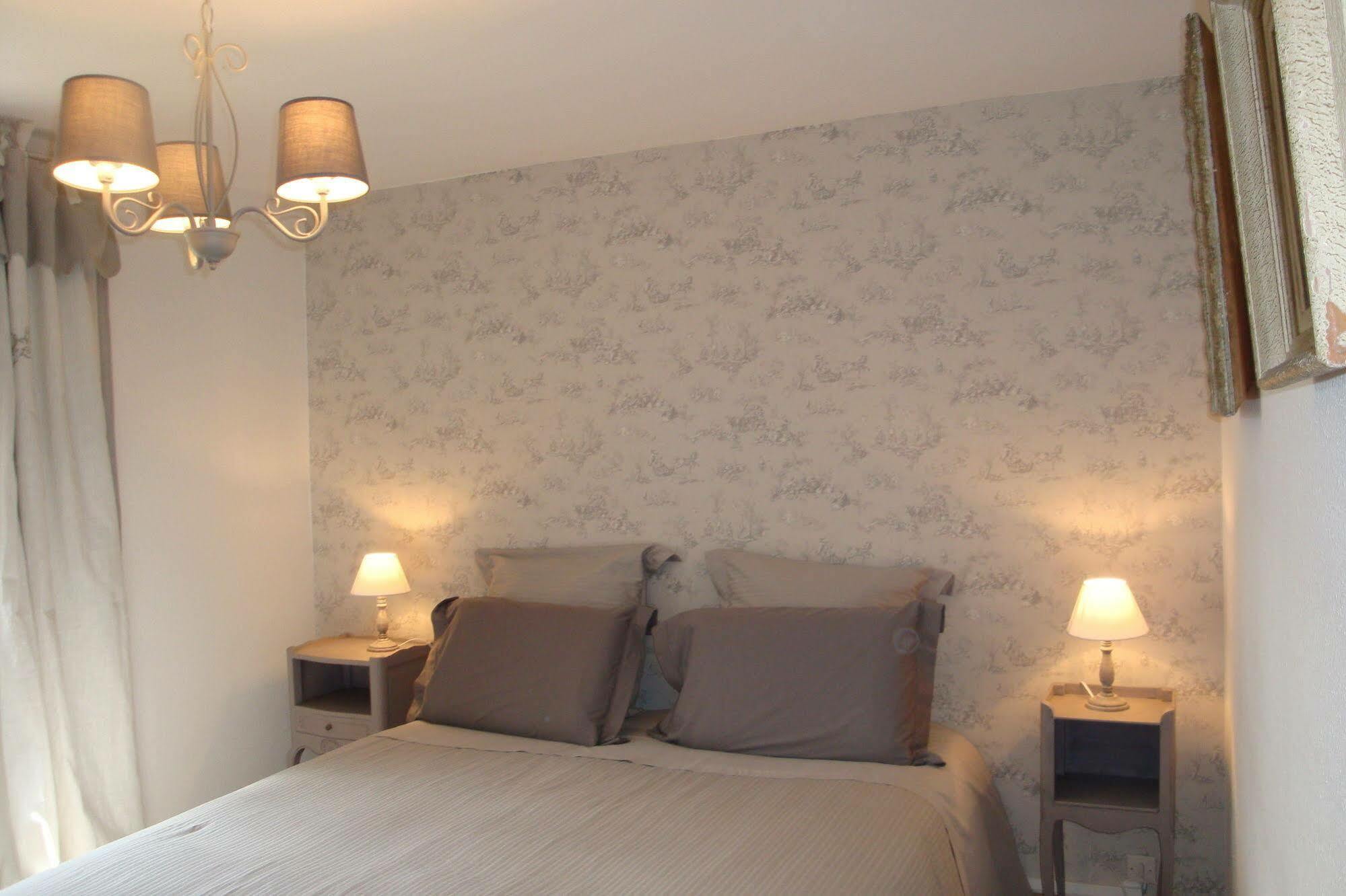 Bed and Breakfast Au Jardin D'Eloise Tremereuc Esterno foto