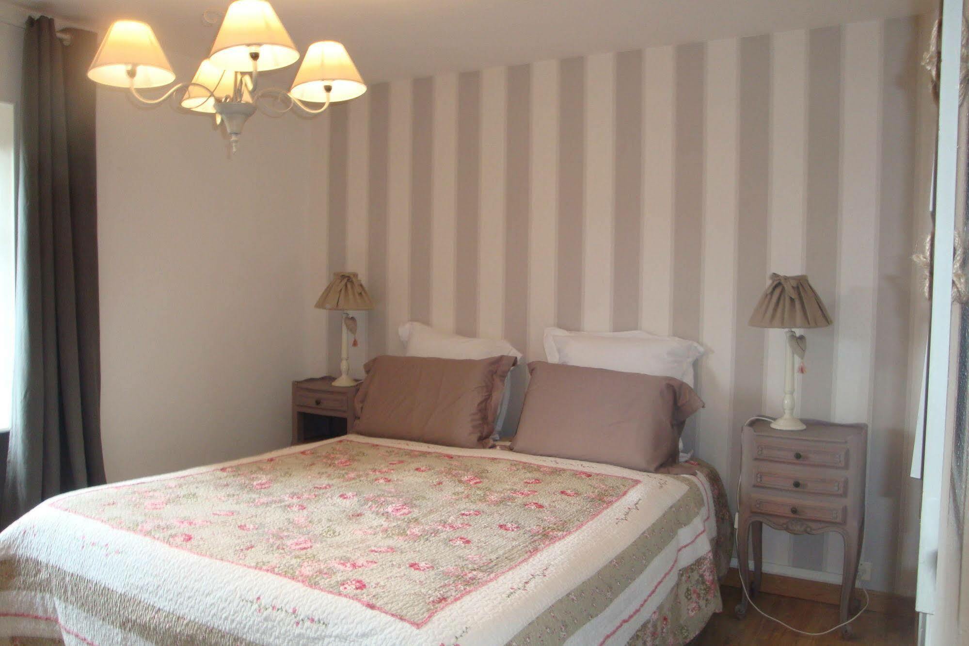 Bed and Breakfast Au Jardin D'Eloise Tremereuc Esterno foto