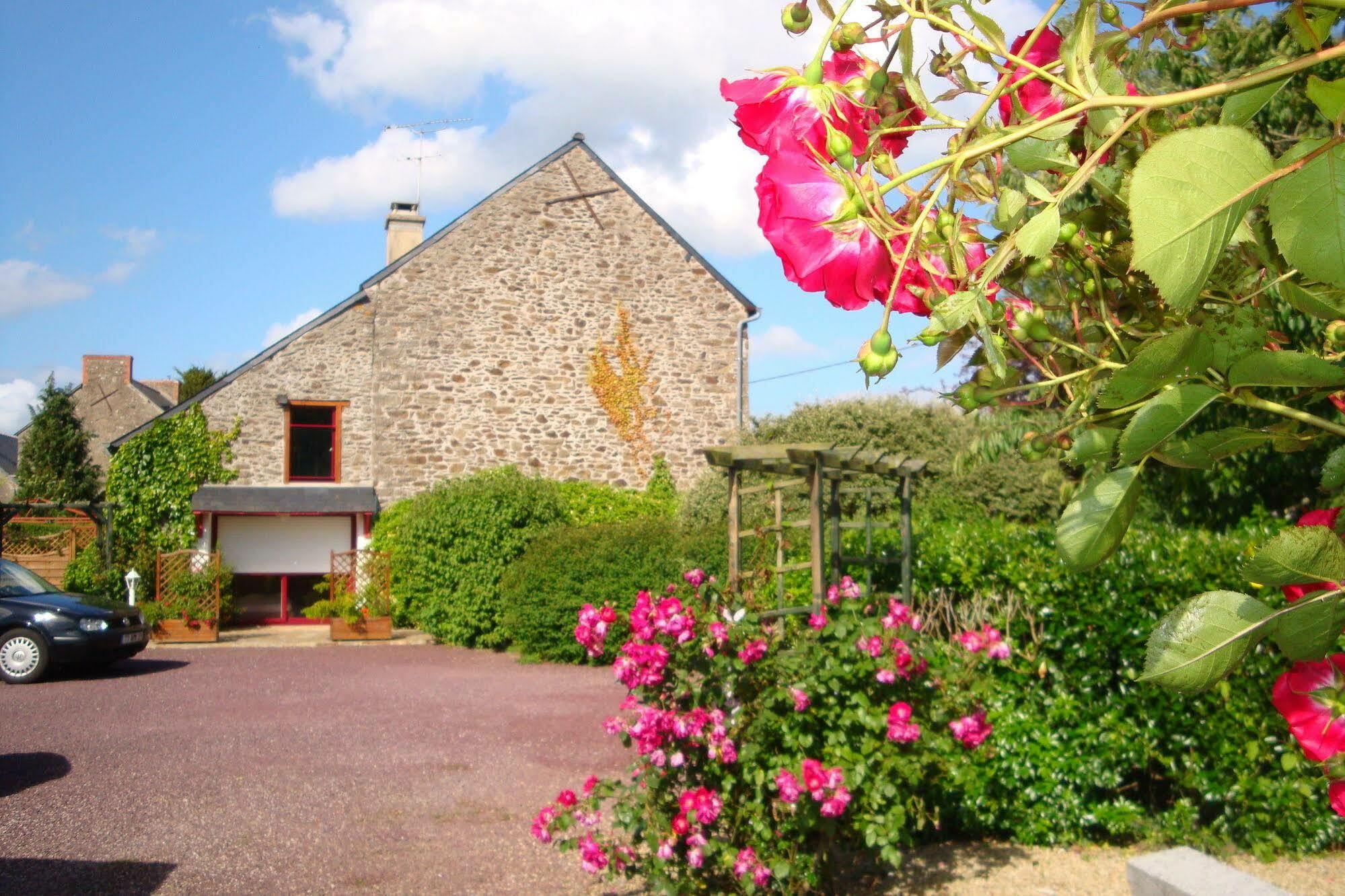 Bed and Breakfast Au Jardin D'Eloise Tremereuc Esterno foto