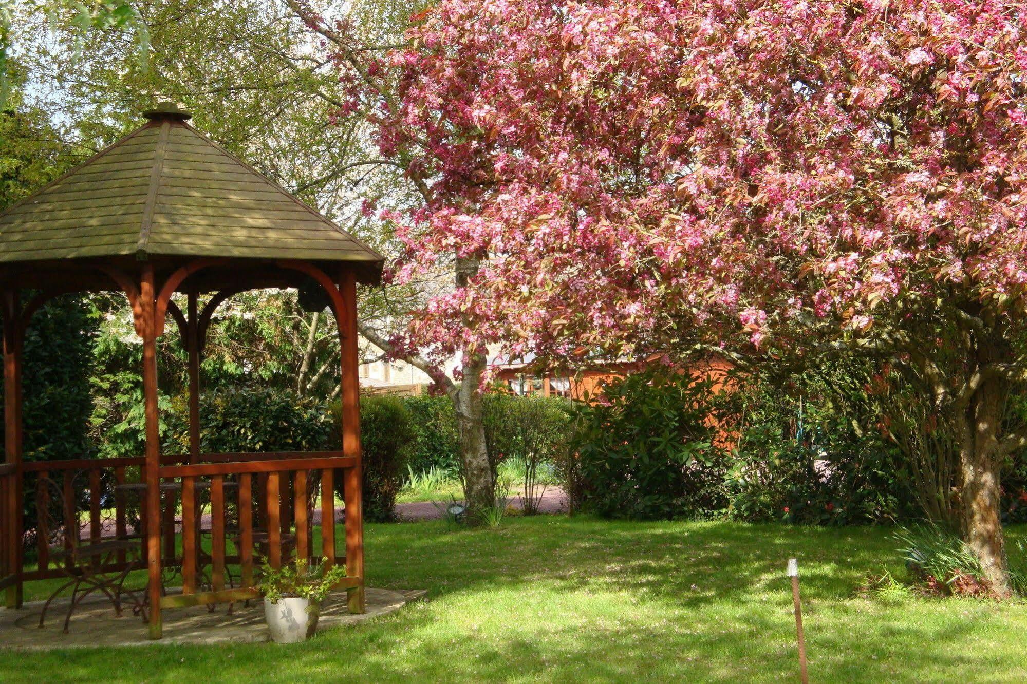 Bed and Breakfast Au Jardin D'Eloise Tremereuc Esterno foto
